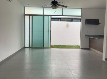 Casa · 140m² · 3 Recámaras · 2 Estacionamientos · Casa en Fraccionamiento Vía Cumbres