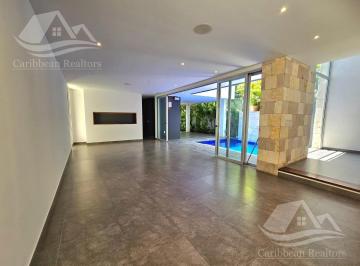 Casa · 380m² · 4 Recámaras · 2 Estacionamientos · Casa en Renta en Cumbres