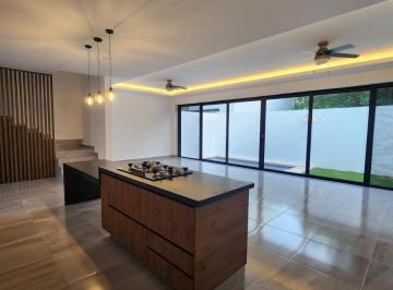 Casa · 297m² · 4 Recámaras · Casa en Renta en Via Cumbres