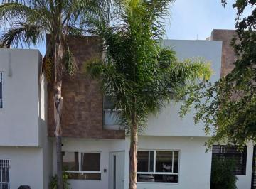 Casa en condominio de 3 habitaciones, San Pedro Tlaquepaque · Casa con Recámara en Pb