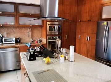 Casa en condominio de 4 habitaciones, Tlajomulco de Zúñiga · Casa con Terraza en Coto con Alberca Junto Al Club de Golf Santa Anita