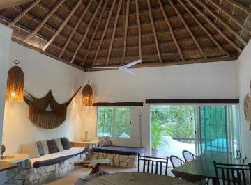 Casa de 2 habitaciones, Solidaridad · Oasis Privado de 2 Recámaras con Jacuzzi y Entorno Natural en Playa del Carmen