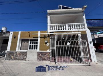 Casa de 4 habitaciones, Progreso · Casa en Venta en Progreso a Pasos de La Playa en Calle Principal Ideal Para Airbnb o Negocio