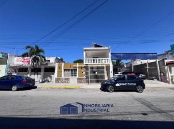 Casa de 4 habitaciones, Progreso · Casa en Venta en Progreso a Pasos de La Playa en Calle Principal Ideal Para Airbnb o Negocios