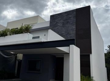 Casa · 291m² · 4 Recámaras · 3 Estacionamientos · Casa en Renta en Via Cumbres