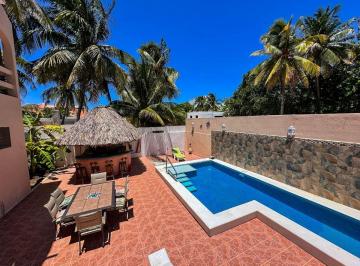 Casa de 4 habitaciones, Progreso · En Venta Casa de 4 Recámaras con Piscina y Amplio Terreno a Pocos m del Mar en Chicxulub