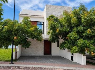 Casa de 3 habitaciones, El Marqués · Casa en Renta con Roof Garden - Ciudad Maderas, Querétaro