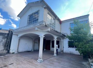 Casa · 201m² · 4 Recámaras · 2 Estacionamientos · Casa en Cancún