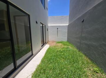 Casa · 180m² · 4 Recámaras · 2 Estacionamientos · Casa en Venta en Cennet Grand
