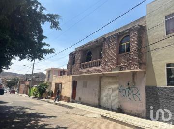 Casa · 225m² · 3 Recámaras · 6 Estacionamientos · Casa en Venta, de 225 m², Col. Cinco Señores, Zacatecas. Zac.