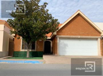 Casa · 243m² · 3 Recámaras · Casa en Renta de Una Planta en Haciendas del Valle
