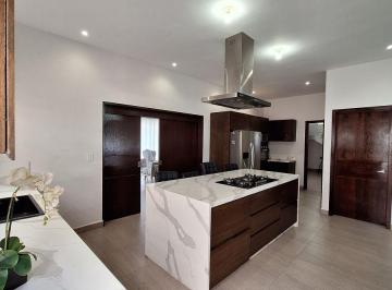 Casa de 4 habitaciones, Santiago · Casa de 361 m² con 4 Recámaras en Venta en Bosques de Las Misiones