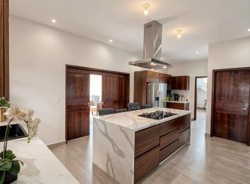 Casa de 4 habitaciones, Santiago · Casa de 361 m² con 4 Recámaras en Venta en Bosques de Las Misiones