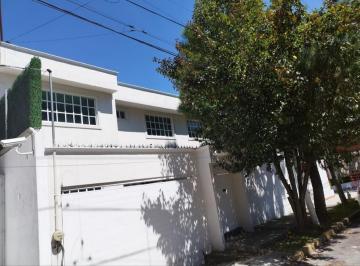 Casa · 260m² · 3 Recámaras · 2 Estacionamientos · Casa en Renta y Venta en San Carlos Metepec