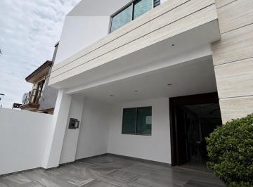 Casa de 3 habitaciones, Zapopan · Hermosa Casa en La Cima de Zapopan