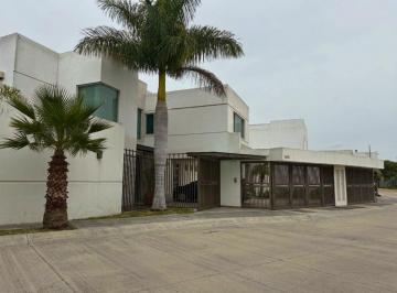 Casa · 364m² · 3 Recámaras · Casa en Renta en Cañada del Refugio