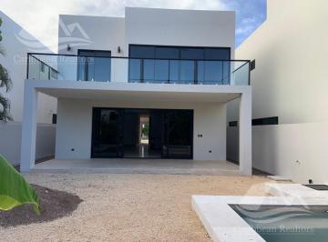 Casa · 345m² · 4 Recámaras · 3 Estacionamientos · Casa en Renta en Lagos del Sol Cancun