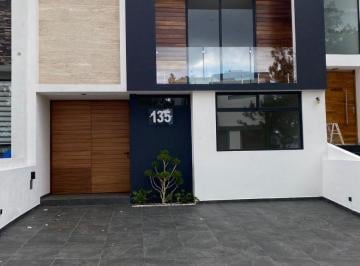 Casa de 3 habitaciones, Morelia · Casa en Venta Altozano en Fraccionamiento Privado