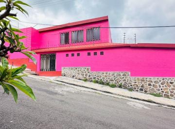 Casa de 4 habitaciones, Cuernavaca · Casa en Cuernavaca Estilo Mexicano - Contemporáneo en Venta