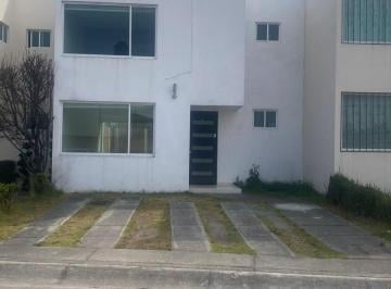 Casa · 140m² · 4 Recámaras · 2 Estacionamientos · Casa en Venta en Fraccionamiento La Noria Zinacantepec