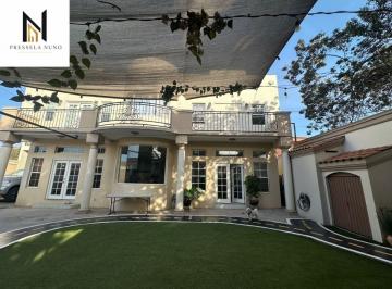 Casa de 4 habitaciones, Ensenada · Casa en Venta en Fraccionamiento Bahía, Ensenada | 4 Recámaras y Amplio Jardín