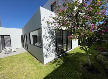 Casa · 110m² · 2 Recámaras · 2 Estacionamientos · Casa a Estrenar en Cumbres del Lago en Venta