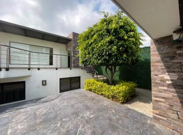 Casa de 4 habitaciones, Naucalpan de Juárez · Hermosa Residencia en Venta en Satelite. Circuito Novelistas.