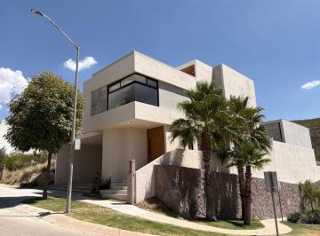 Casa de 3 habitaciones, San Luis Potosí · Residencia en Monterra, Zona Pedregal, San Luis Potosí.
