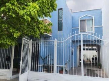 Casa de 3 habitaciones, Saltillo · Casa en Venta Fracc Puerta del Rey Plus Oriente de La Ciudad. Una Recamara Planta Baja.