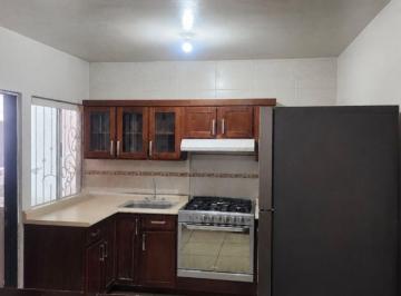 Casa de 3 habitaciones, Saltillo · Casa en Venta Fracc Puerta del Rey Plus Oriente de La Ciudad. Una Recamara Planta Baja.