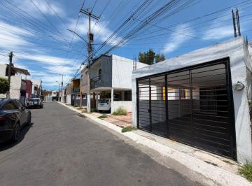 Casa de 2 habitaciones, Zapopan · Casa en Villas de Torremolinos, Cerca de Lomas de Zapopan.