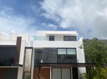 Casa · 237m² · 3 Recámaras · 2 Estacionamientos · Casa en Venta, 3 Recámaras, Estudio Tv, 3 Niveles, Piscina, Rio Residencial, Av Chacmool, Cancún