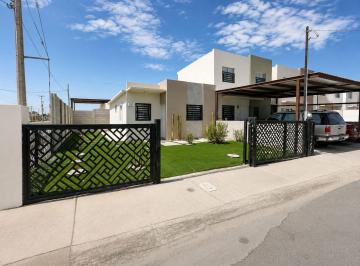 N/A · Se Renta Casa Semi - Amueblada y Equipada/ 2 Habitaciones en Privada Valle Oriente