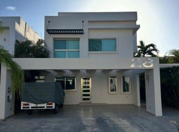 Casa en condominio de 5 habitaciones, Benito Juárez · Casa en Renta en Cumbres Residencial | 5 Recámaras | Alberca | 400 m