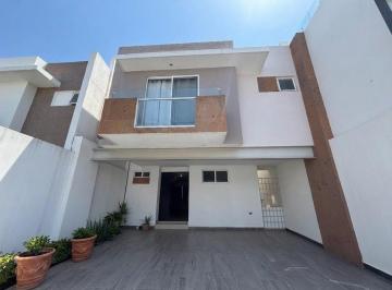 Casa · 200m² · 3 Recámaras · 2 Estacionamientos · Apv Casa en Renta Semi Amueblada en Valle La Rioja Apodaca