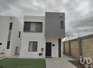 Casa · 110m² · 3 Recámaras · 2 Estacionamientos · Casa en Cerrada de 3 Recamaras y 2 Baños y Medio con Acceso Controlado