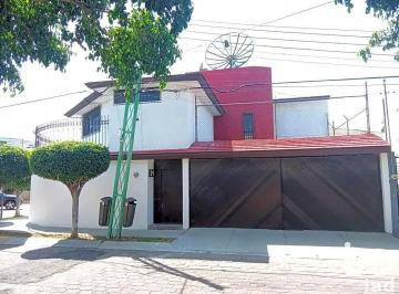 Casa · 228m² · 3 Recámaras · 2 Estacionamientos · Venta Casa en Quintas del Marqués, Queretaro.