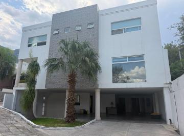 Casa · 380m² · 3 Recámaras · 5 Estacionamientos · Casa en Renta Col. Carrizalejo en San Pedro Garza Garcia