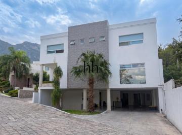 Casa · 380m² · 3 Recámaras · 5 Estacionamientos · Casa en Renta Col. Carrizalejo en San Pedro Garza Garcia