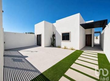 Casa · 102m² · 3 Recámaras · 2 Estacionamientos · Casa en Venta El Cardon, en El Centenario, La Paz, B. C. s.