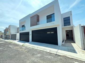 Casa · 222m² · 3 Recámaras · 2 Estacionamientos · Casa en Venta | La Tampiquera
