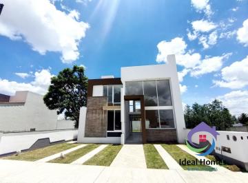 Casa · 194m² · 3 Recámaras · 2 Estacionamientos · Casa en Venta en Kintas de Tequisquiapan, 3 Recámaras y Amplio Jardín