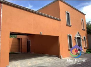 Casa · 3 Recámaras · 2 Estacionamientos · Casa en Renta en Condomio en La Magdalena Tequisquiapan