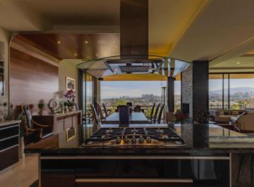 Casa de 4 habitaciones, Huixquilucan · Casa de 830 m² con 4 Recámaras y Alberca en Venta en Bosque Real
