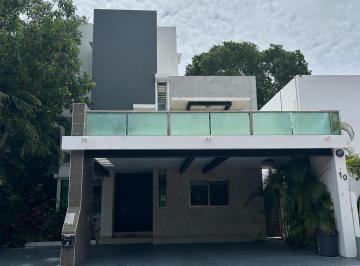 Casa en condominio de 5 habitaciones, Benito Juárez · Residencia en Venta en Cumbres Cancún | 5 Recámaras, Alberca | $12.9 Mdp