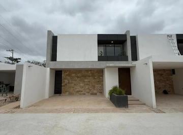 1 · Casa en Venta en Cholul Al Norte de Merida