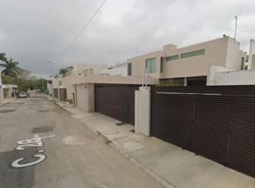 Casa de 5 habitaciones, Mérida · Casa de 563 m² con 5 Recámaras en Venta en Altabrisa