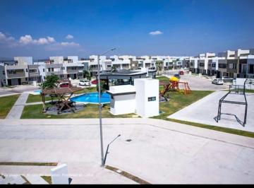 Casa en condominio de 4 habitaciones, Celaya · Bonita y Amplia Casa en Fracc Civital (Modelo Más Grande) 4 Habitaciones.