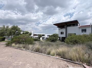 Terreno / Lote · 337m² · Terreno en Venta en La Loma Club de Golf