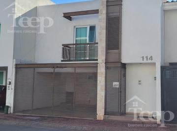 Casa · 193m² · 3 Recámaras · 2 Estacionamientos · Casa en Renta